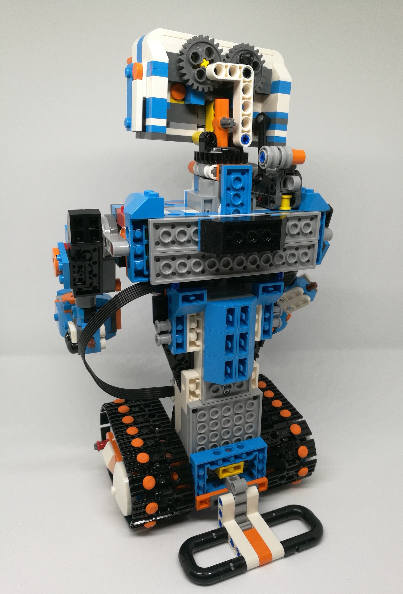 LEGO Boost - robot LEGO Vernie. Giocattolo intelligente che può