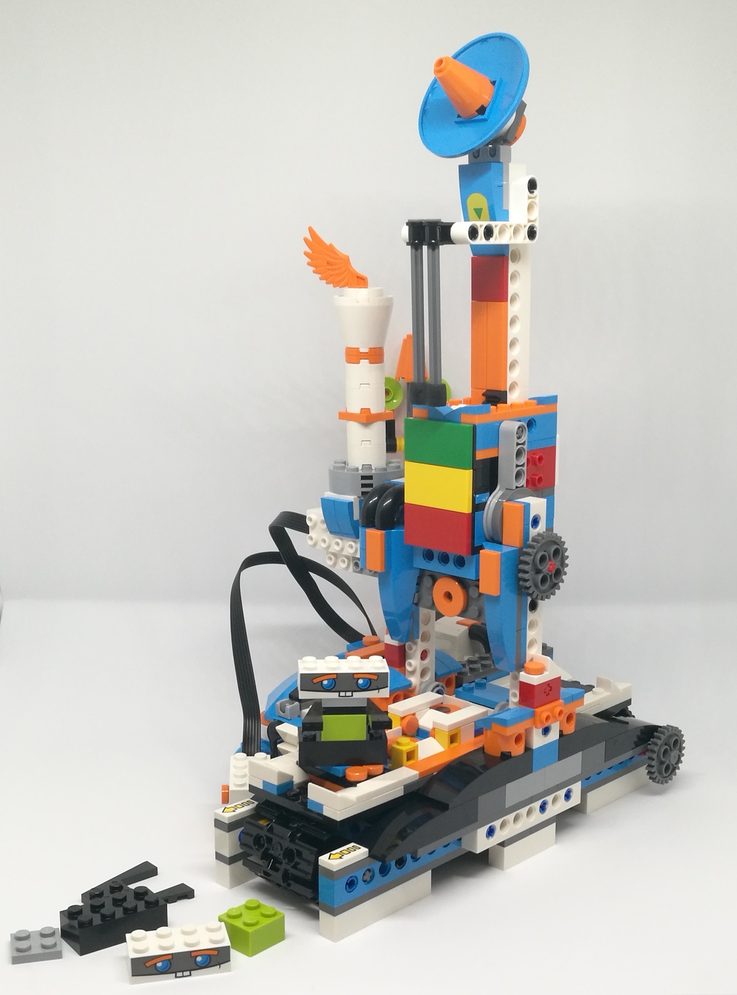 LEGO Boost - robot LEGO Vernie. Giocattolo intelligente che può