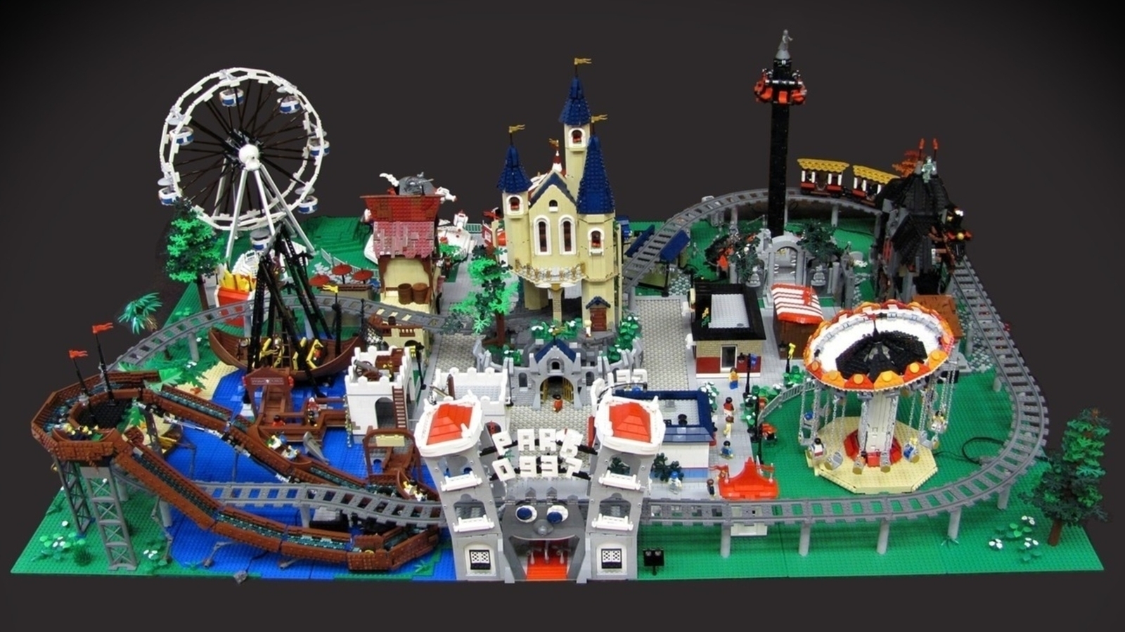 Tutti al Luna Park LEGO® con la MOC Theme Park 0937!