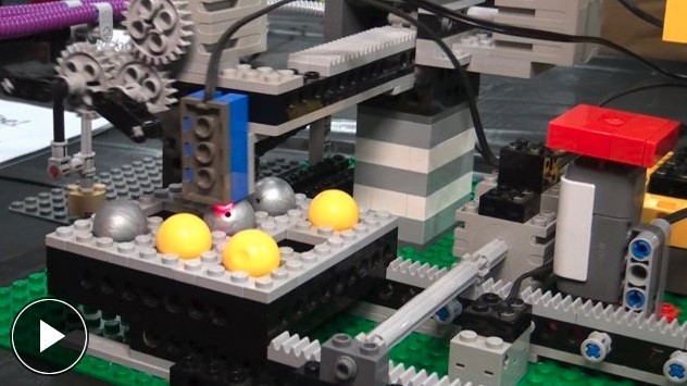 L’Imbattibile Robot LEGO che Gioca a Tris