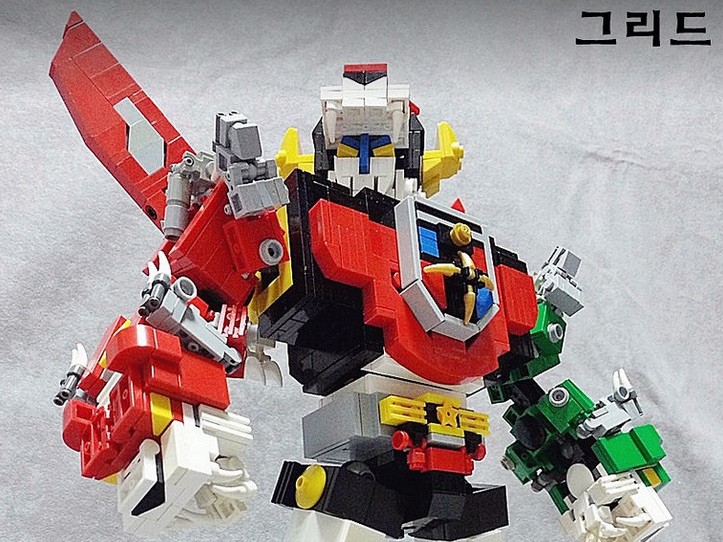 Ecco Voltron in una Perfetta MOC LEGO