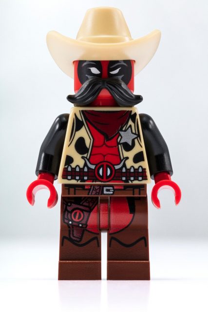 sheriff deadpool minifigure detail