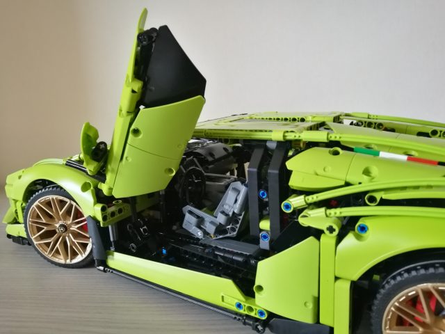 LEGO Technic 42115 - Lamborghini Sián Fkp 37