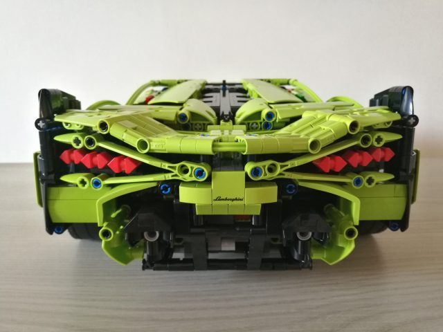 LEGO Technic 42115 - Lamborghini Sián Fkp 37