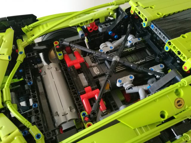 LEGO Technic 42115 - Lamborghini Sián Fkp 37