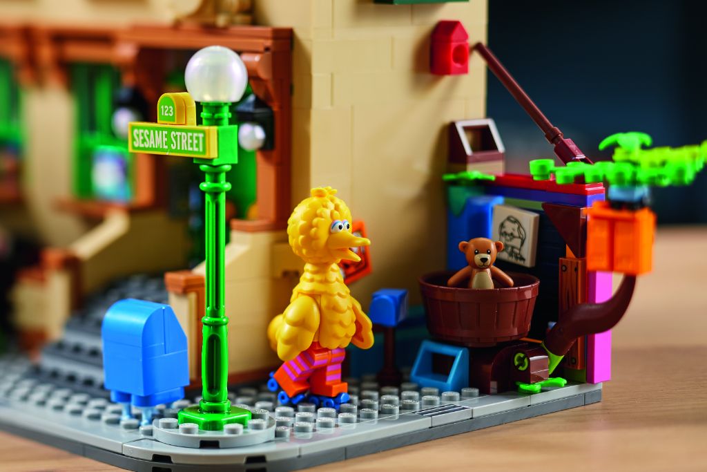 LEGO-Ideas-21324-Sesame-Street