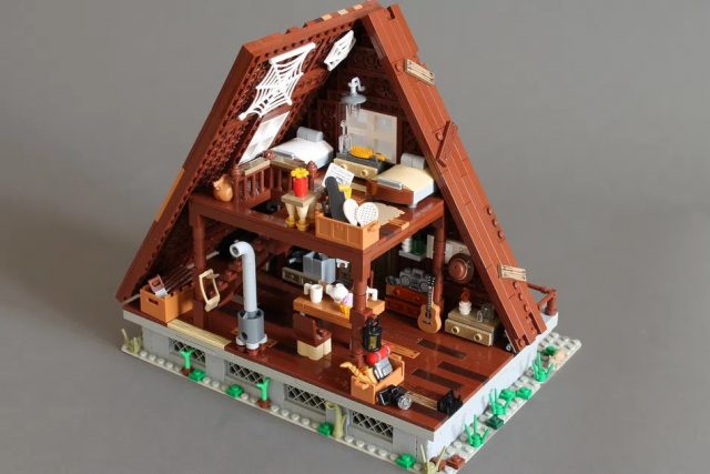 LEGO-Ideas-A-frame-cabin-interior