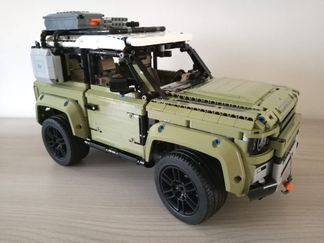 LEGO Technic 42110 - Land Rover Defender