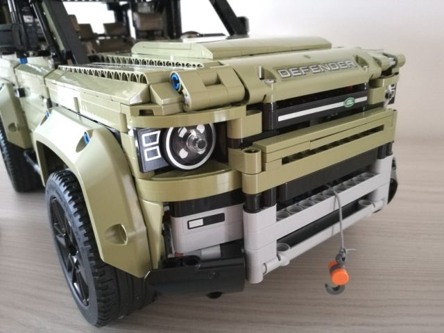 LEGO Technic 42110 - Land Rover Defender