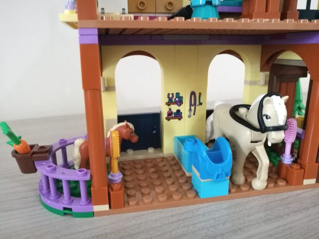 LEGO Friends 41683 - Il Centro equestre nel bosco 