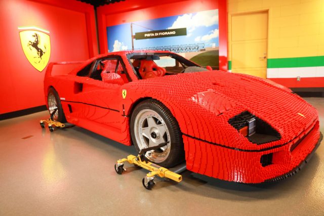 LEGO-Ferrari-F40-LEGOLAND-California