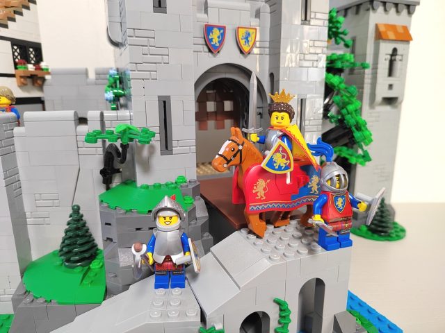 LEGO Icons - Castello dei Cavalieri del Leone (10305)