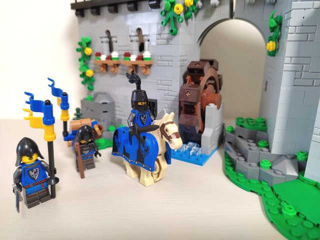 LEGO Icons - Castello dei Cavalieri del Leone (10305)