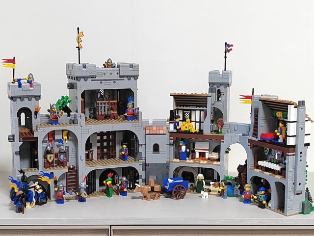 LEGO Icons - Castello dei Cavalieri del Leone (10305)