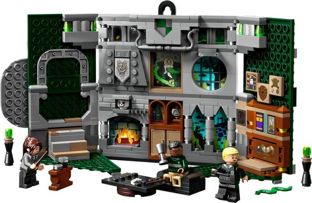 LEGO-Harry-Potter-Slytherin-House-Banner-76410