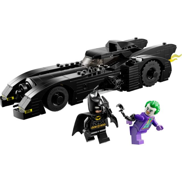 LEGO-DC-Batmobile-Batman-vs.-The-Joker-Chase-76224-2