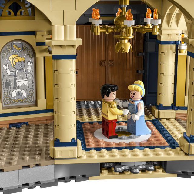 LEGO-Disney-Castle-43222