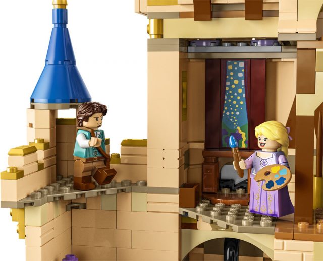 LEGO-Disney-Castle-43222