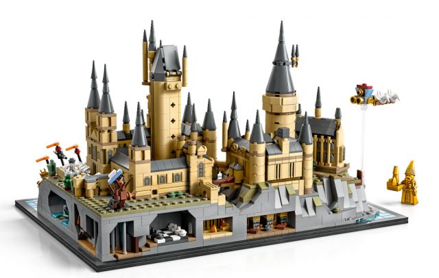 LEGO-Harry-Potter-Hogwarts-Castle-and-Grounds-76419